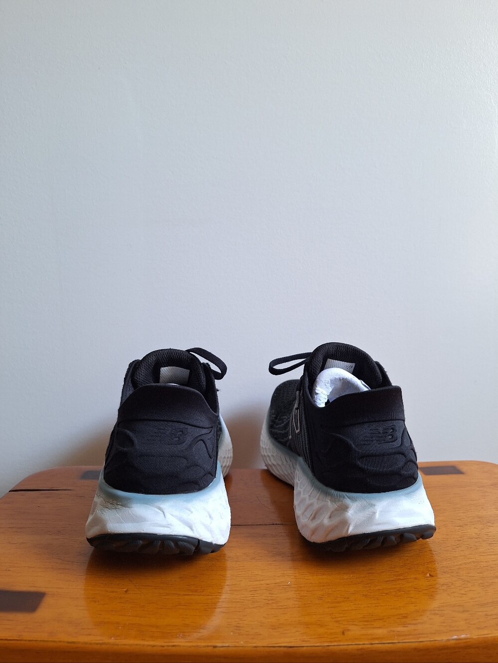 New Balance Fresh Foam 1080v11 Women's Black And White Size 7.5 - Picture 4 of 13